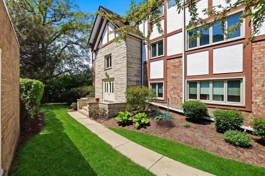 660 Ballantrae Drive Northbrook IL 60062