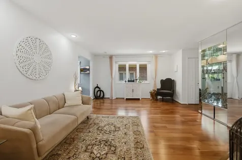 660 Ballantrae Drive Northbrook IL 60062