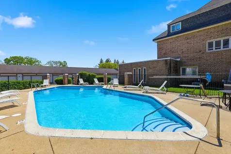 660 Ballantrae Drive Northbrook IL 60062