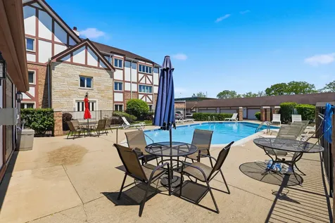 660 Ballantrae Drive Northbrook IL 60062