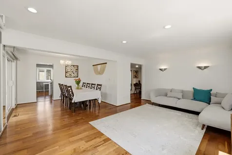 660 Ballantrae Drive Northbrook IL 60062