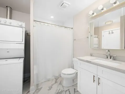 120 Lakeview Drive Bloomingdale IL 60108