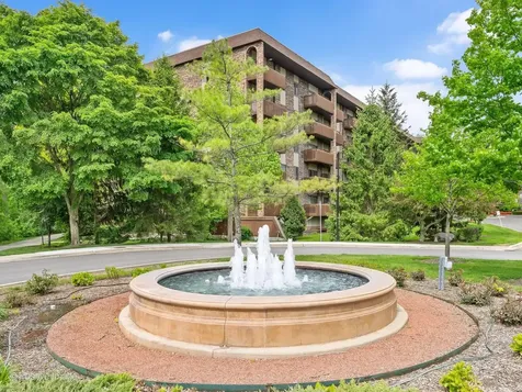 120 Lakeview Drive Bloomingdale IL 60108