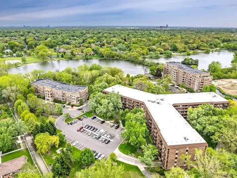 120 Lakeview Drive Bloomingdale IL 60108