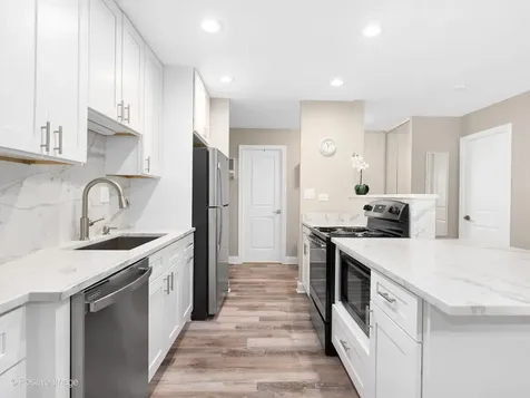 120 Lakeview Drive Bloomingdale IL 60108