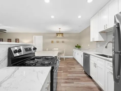120 Lakeview Drive Bloomingdale IL 60108