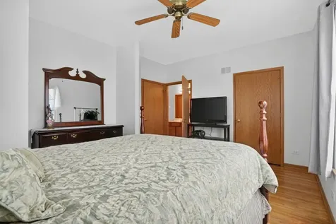 2232 Wilshire Court Grayslake IL 60030