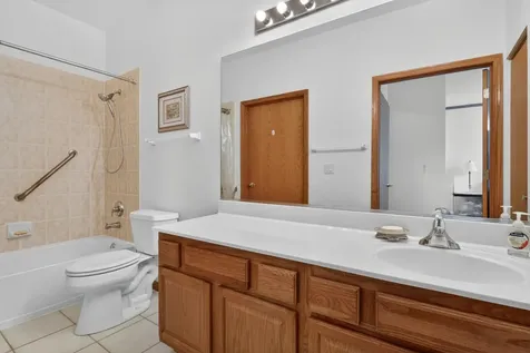 2232 Wilshire Court Grayslake IL 60030