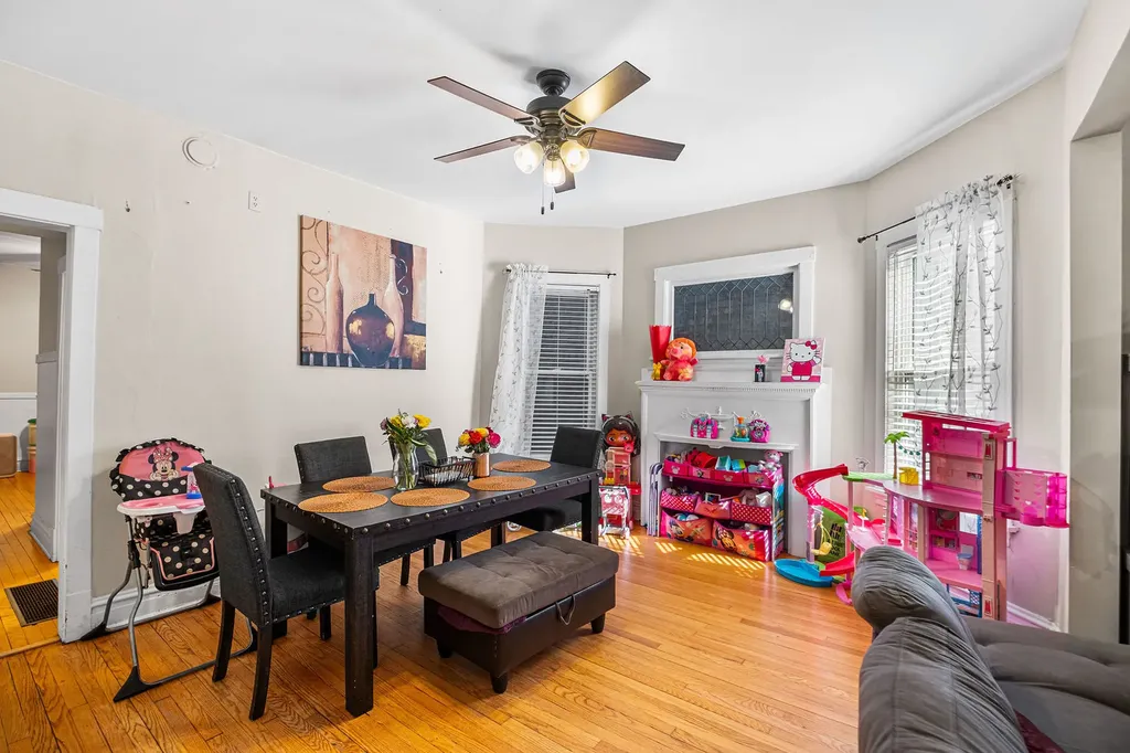4535 North Spaulding Avenue Chicago IL 60625