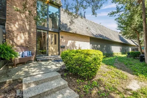 586 West Russell Street Barrington IL 60010