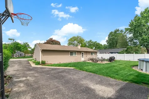 69 Paddock Street Montgomery IL 60538