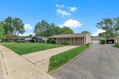 69 Paddock Street Montgomery IL 60538