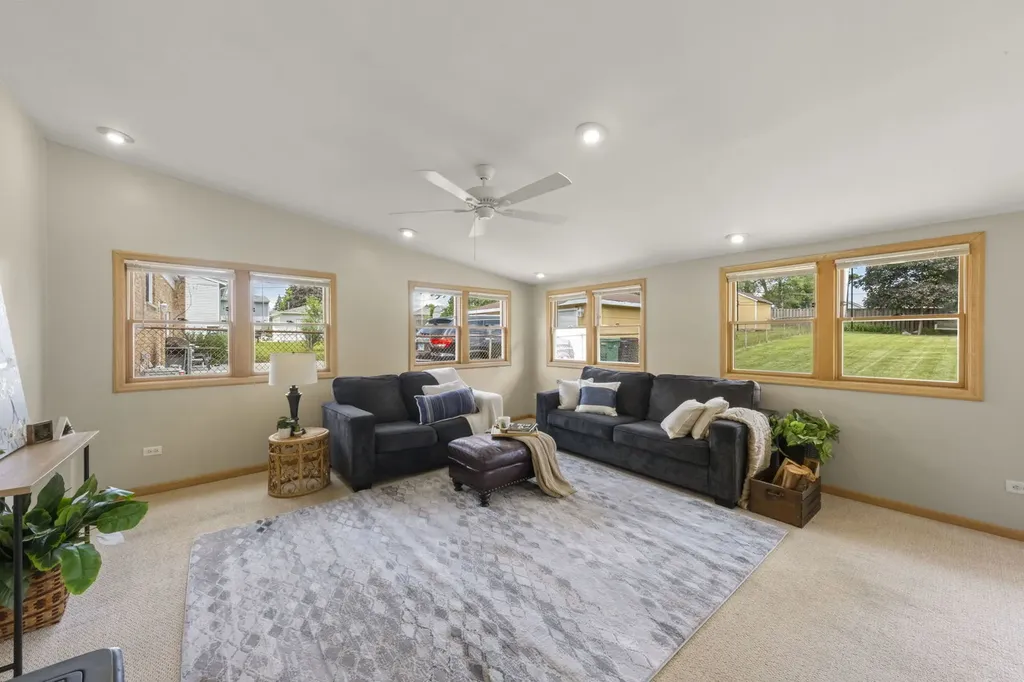 679 North West Road Lombard IL 60148