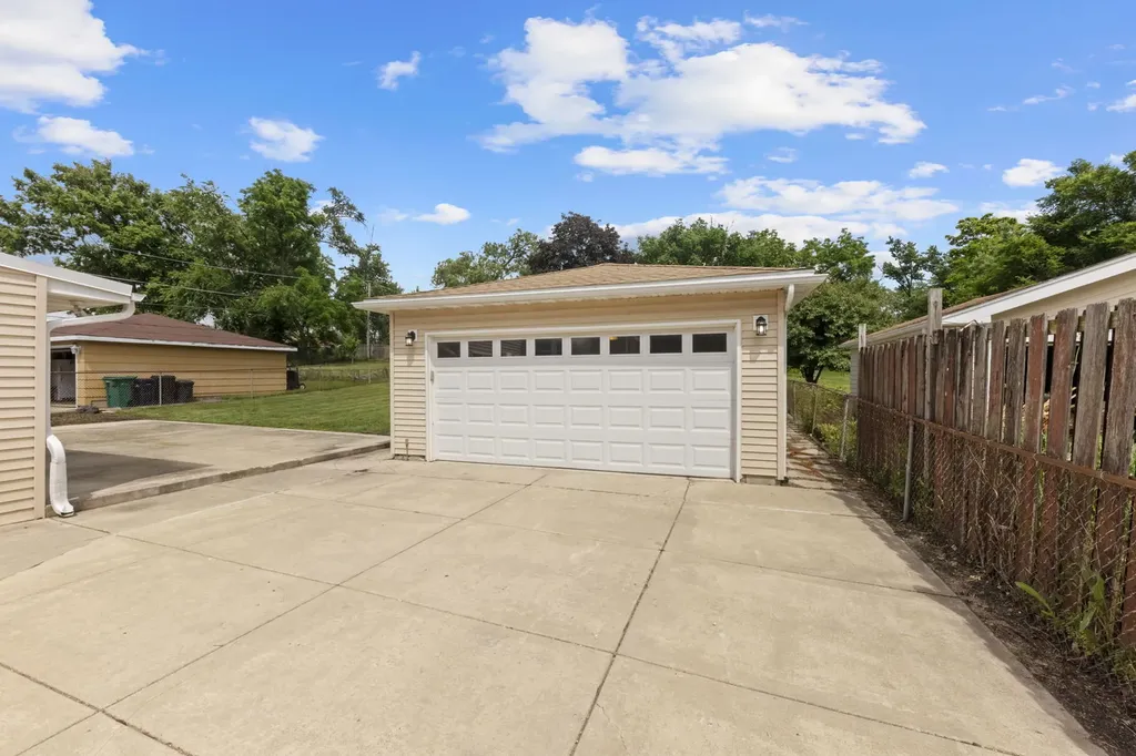 679 North West Road Lombard IL 60148