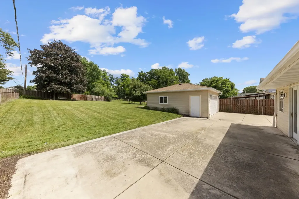 679 North West Road Lombard IL 60148