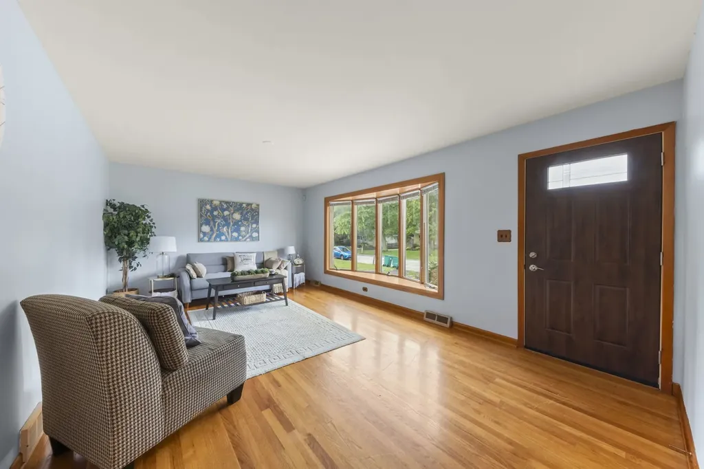 679 North West Road Lombard IL 60148