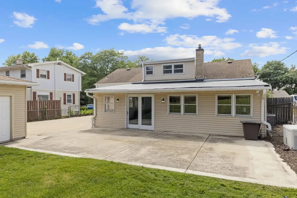 679 North West Road Lombard IL 60148