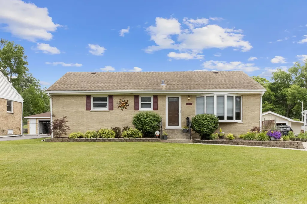 679 North West Road Lombard IL 60148