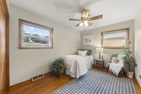 679 North West Road Lombard IL 60148