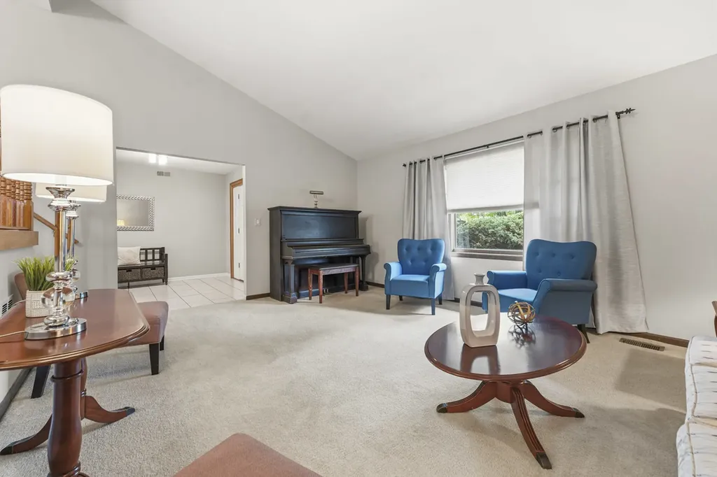 415 Cypress Court Schaumburg IL 60193
