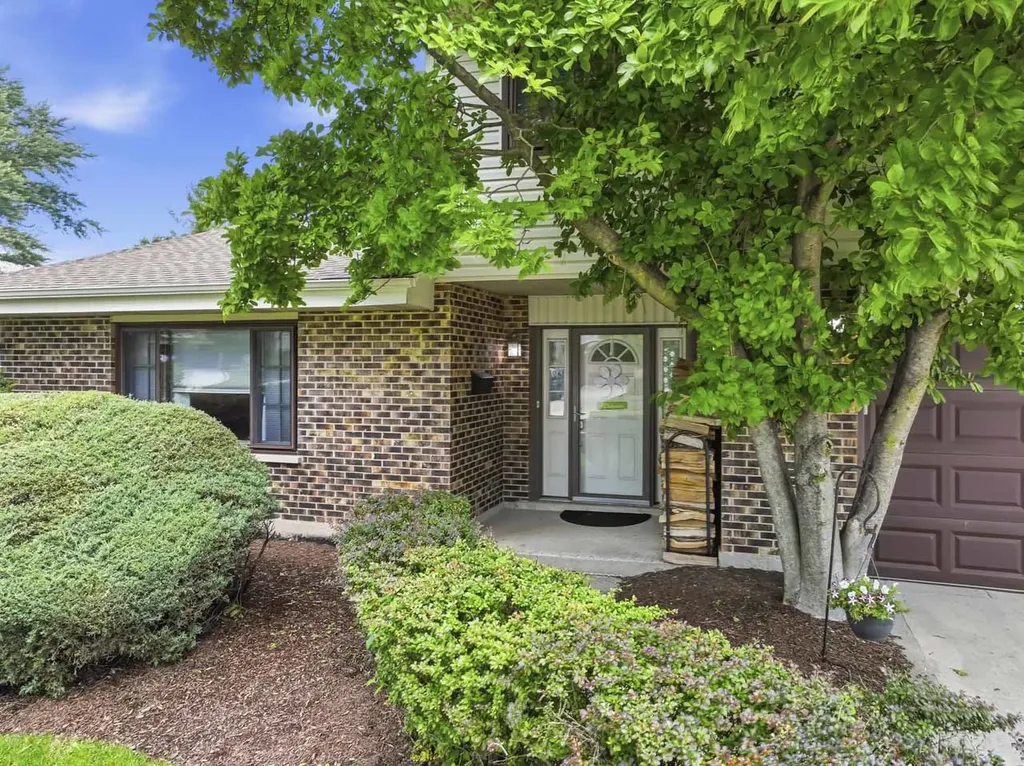415 Cypress Court Schaumburg IL 60193