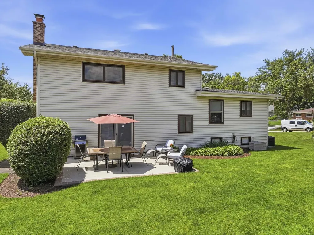 415 Cypress Court Schaumburg IL 60193
