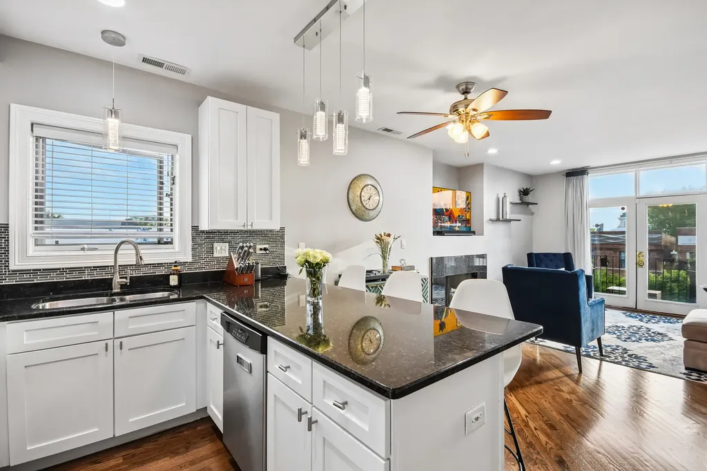 4345 South Indiana Avenue Chicago IL 60653