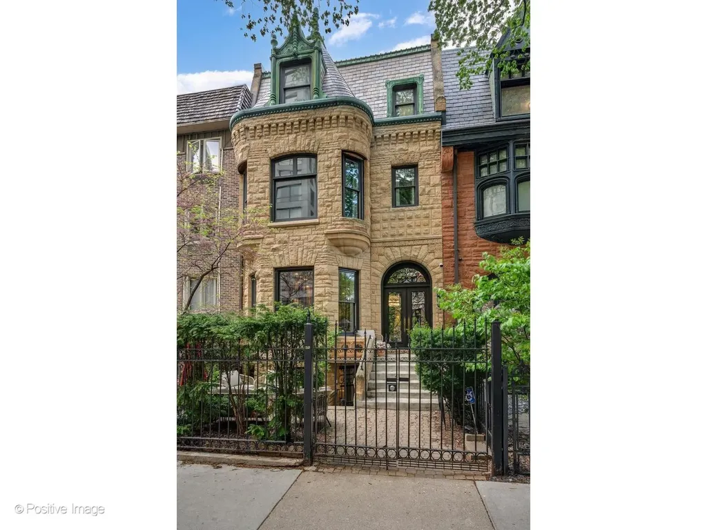 32 East Bellevue Place Chicago IL 60611