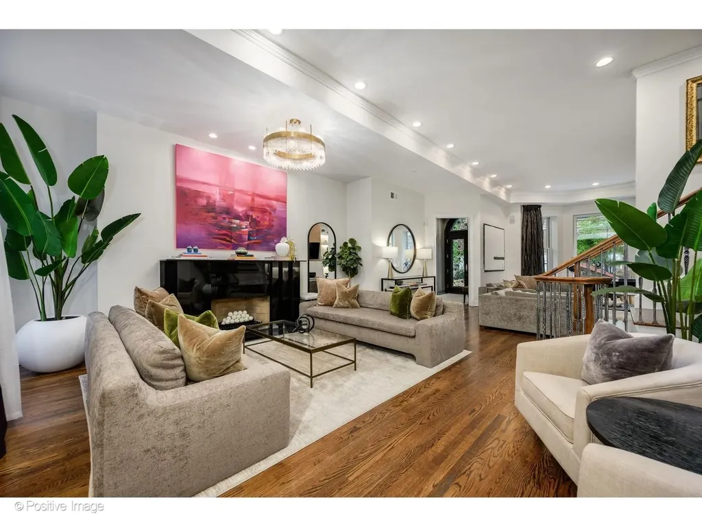 32 East Bellevue Place Chicago IL 60611