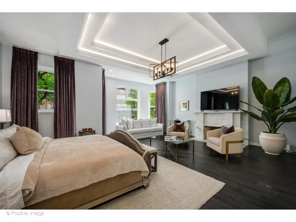32 East Bellevue Place Chicago IL 60611