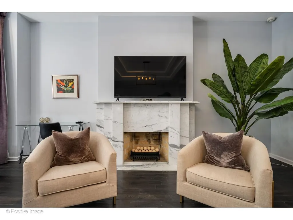 32 East Bellevue Place Chicago IL 60611