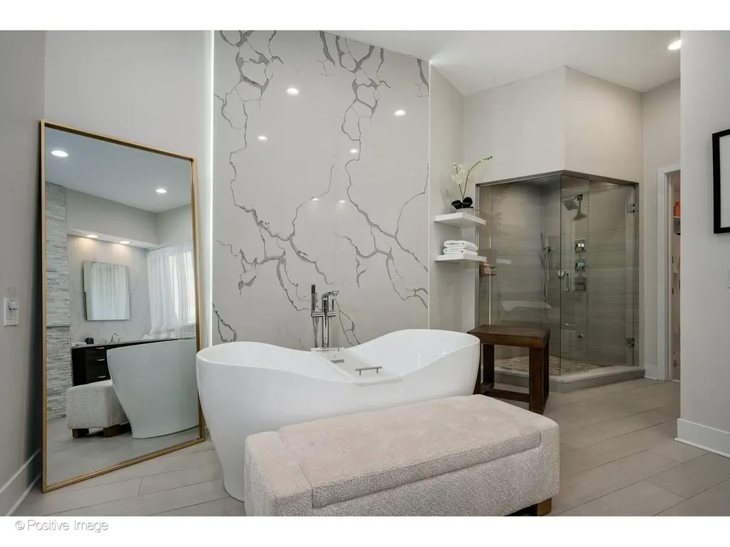 32 East Bellevue Place Chicago IL 60611