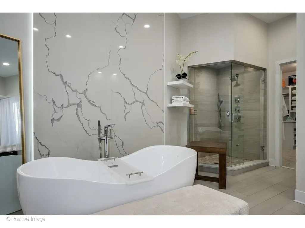 32 East Bellevue Place Chicago IL 60611