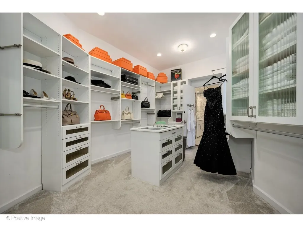 32 East Bellevue Place Chicago IL 60611
