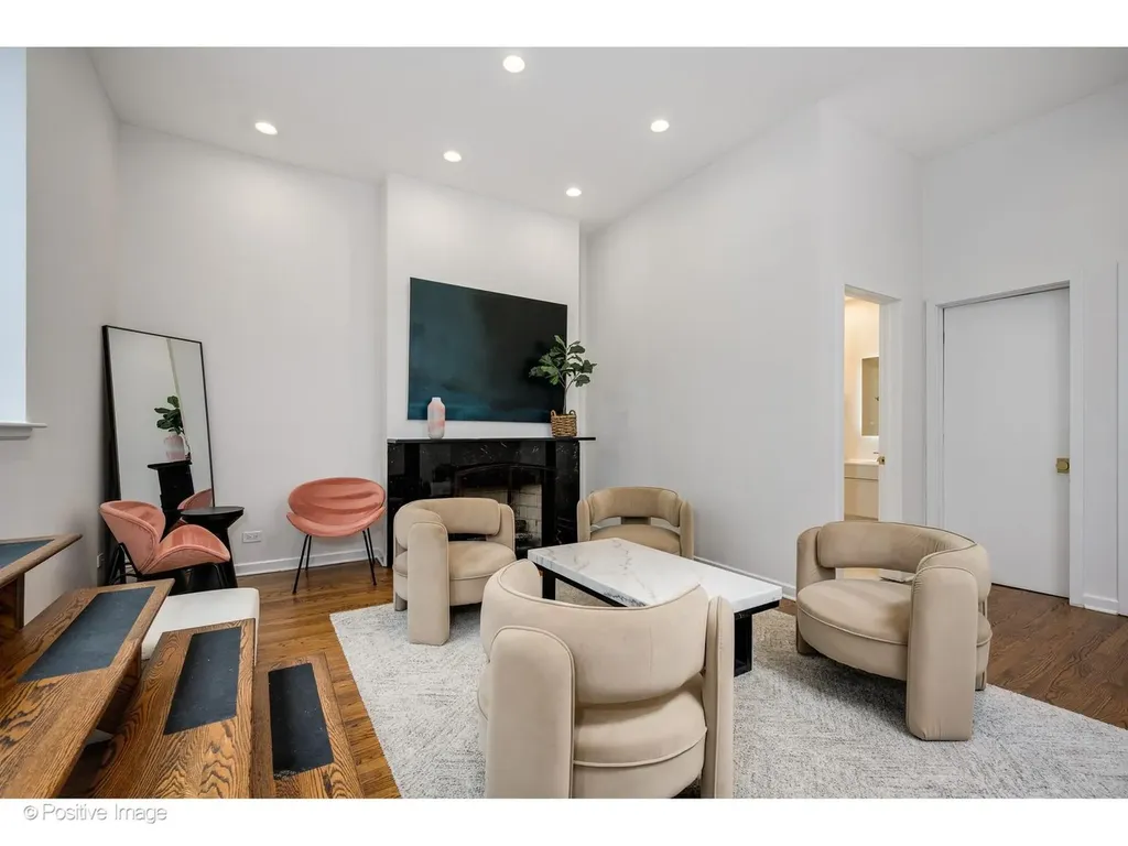 32 East Bellevue Place Chicago IL 60611