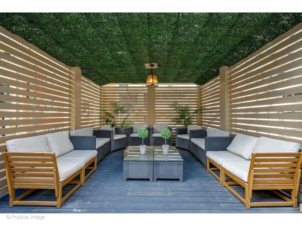 32 East Bellevue Place Chicago IL 60611