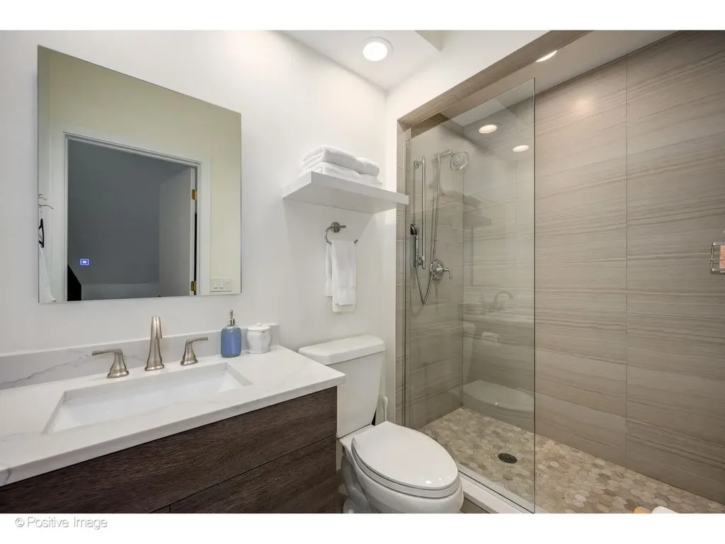 32 East Bellevue Place Chicago IL 60611