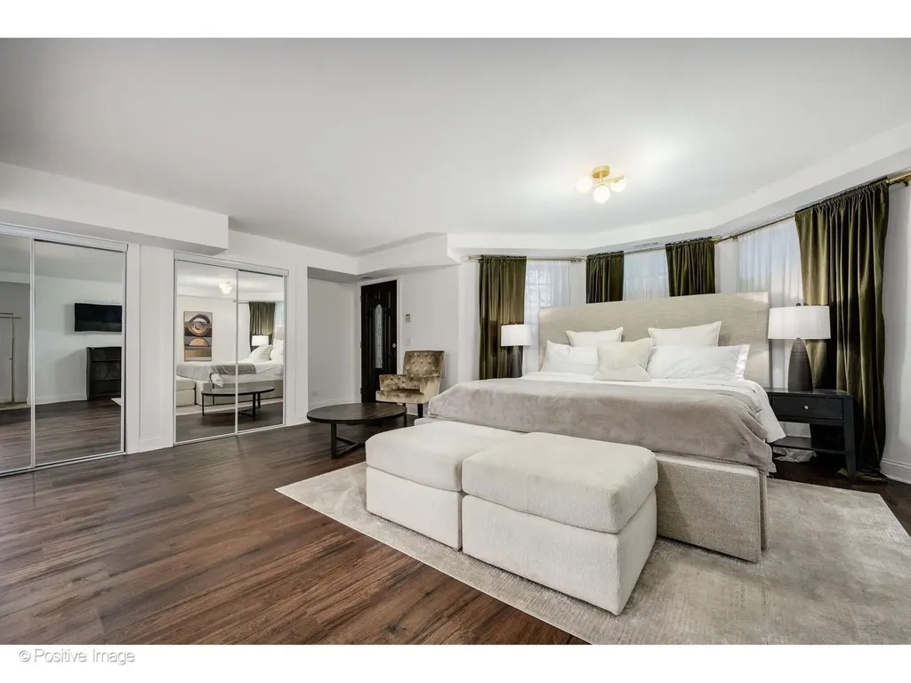 32 East Bellevue Place Chicago IL 60611