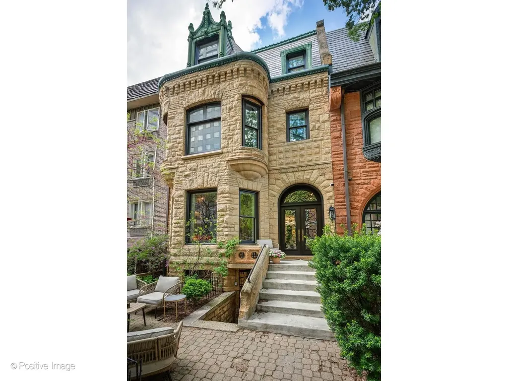 32 East Bellevue Place Chicago IL 60611