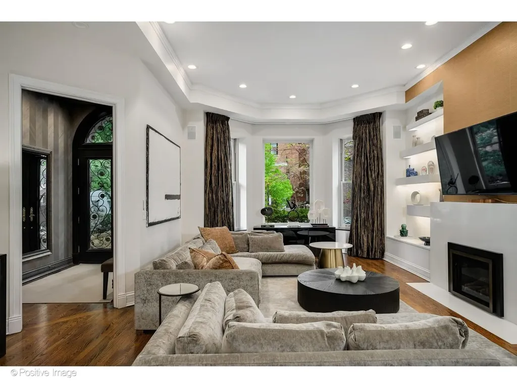 32 East Bellevue Place Chicago IL 60611