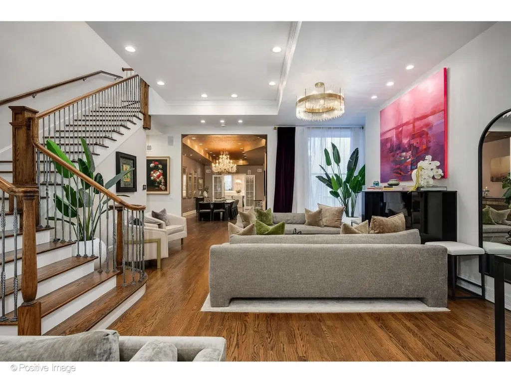 32 East Bellevue Place Chicago IL 60611