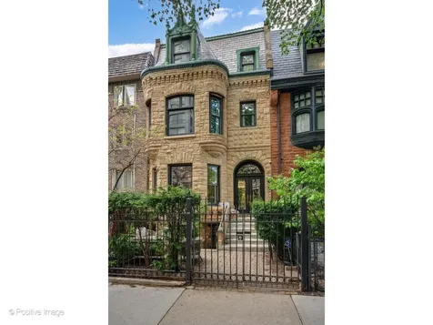 32 East Bellevue Place Chicago IL 60611