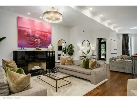 32 East Bellevue Place Chicago IL 60611