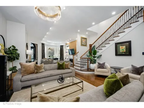 32 East Bellevue Place Chicago IL 60611