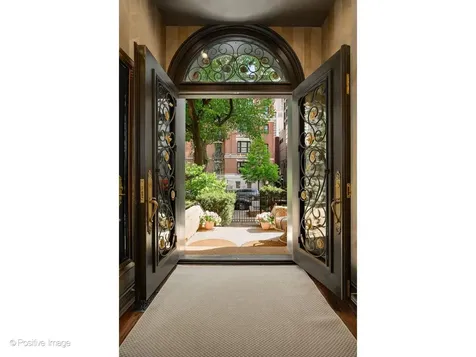 32 East Bellevue Place Chicago IL 60611