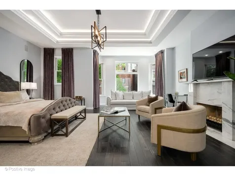 32 East Bellevue Place Chicago IL 60611