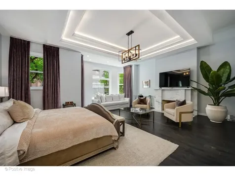 32 East Bellevue Place Chicago IL 60611