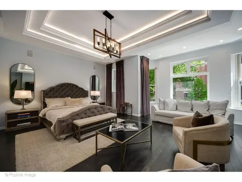 32 East Bellevue Place Chicago IL 60611