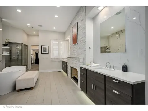 32 East Bellevue Place Chicago IL 60611