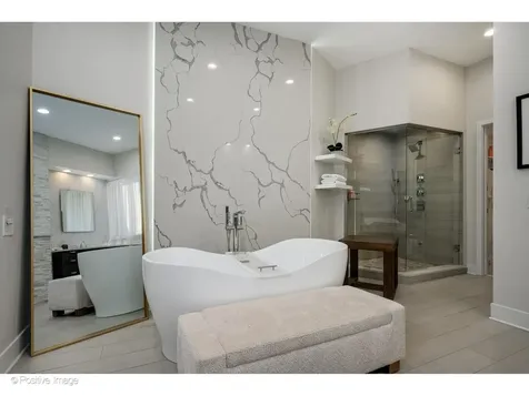 32 East Bellevue Place Chicago IL 60611